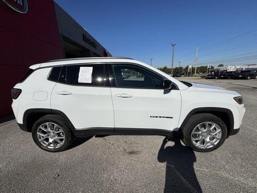 2024 Jeep Compass Latitude Lux