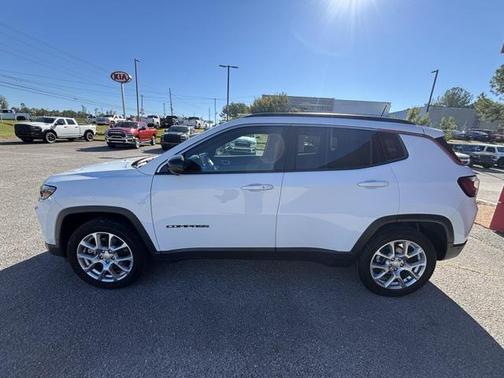 2024 Jeep Compass Latitude Lux