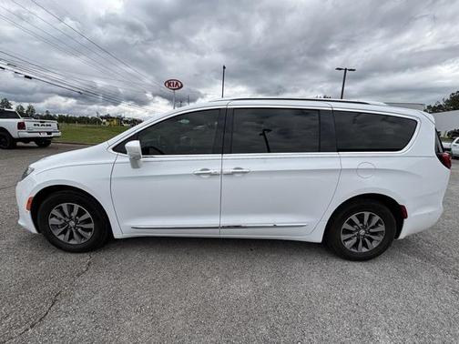 2020 Chrysler Pacifica Touring-L Plus