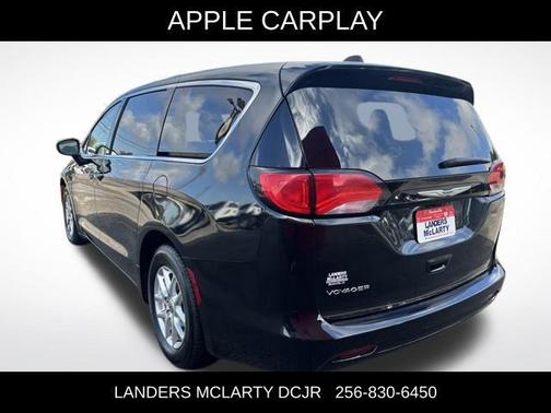 2022 Chrysler Voyager LX
