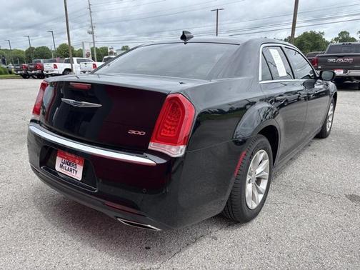 2023 Chrysler 300 Touring