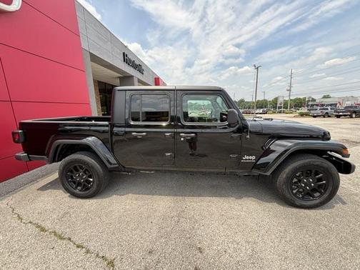 2023 Jeep Gladiator Overland