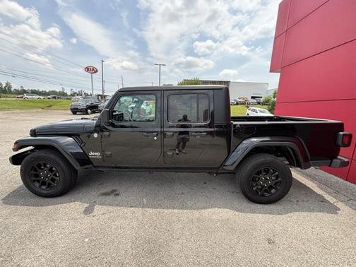 2023 Jeep Gladiator Overland