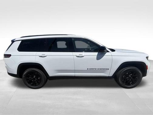 Bright White Clearcoat 2026 Jeep Grand Cherokee L Altitude