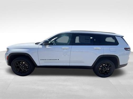 Bright White Clearcoat 2026 Jeep Grand Cherokee L Altitude