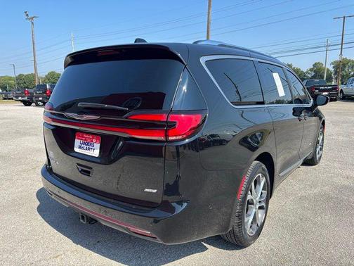 2025 Chrysler Pacifica L