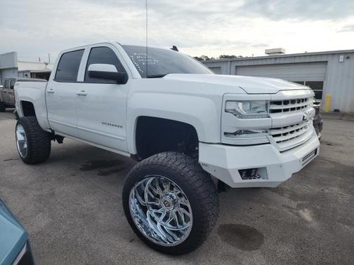 Photo 2 of 6 of 2017 Chevrolet Silverado 1500 LT
