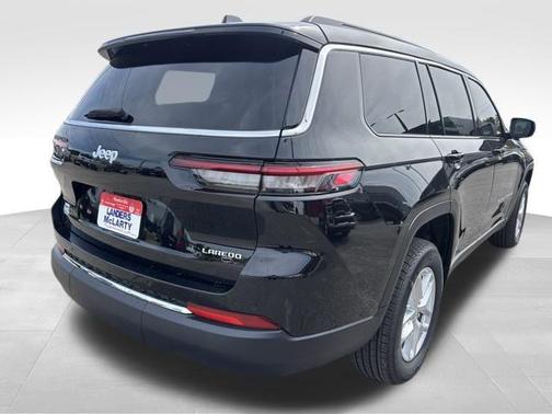 Diamond Black Crystal Pearlcoat 2026 Jeep Grand Cherokee L Laredo