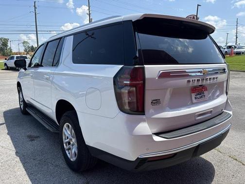 2023 Chevrolet Suburban LT