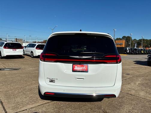 Bright White Clearcoat 2026 Chrysler Pacifica L