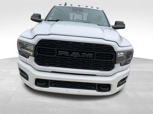 2022 RAM 3500 Limited Crew Cab 4x4 8' Box