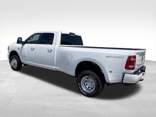 2024 RAM 3500 Big Horn Crew Cab 4x4 8' Box