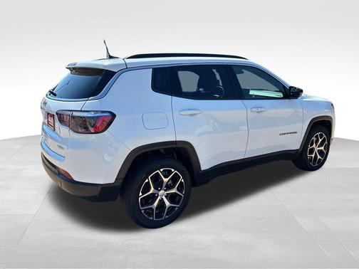Bright White Clearcoat 2024 Jeep Compass Latitude