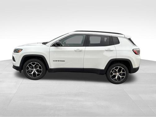 Bright White Clearcoat 2024 Jeep Compass Latitude