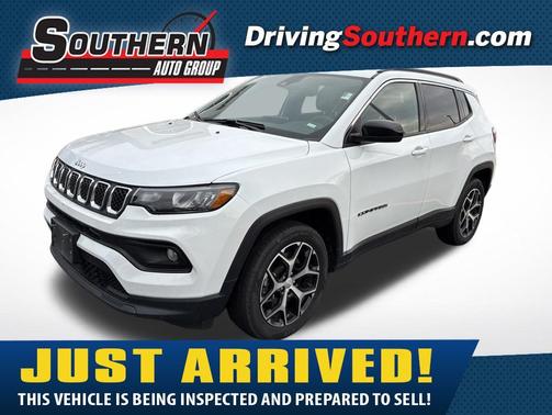 Bright White Clearcoat 2024 Jeep Compass Latitude