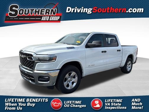 Bright White Clearcoat 2025 RAM 1500 Big Horn/Lone Star