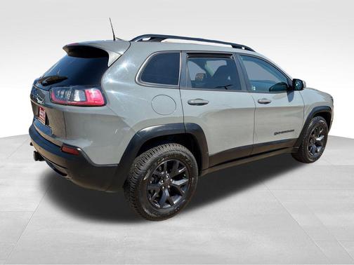 Sting-Gray Clearcoat 2019 Jeep Cherokee Latitude