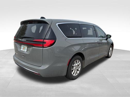2025 Chrysler Pacifica L