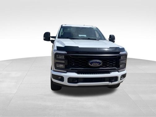 Oxford White 2025 Ford F-250 XL