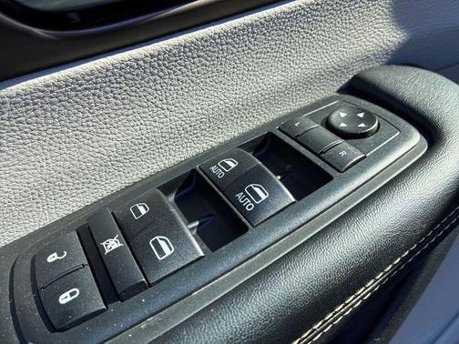 2020 Chrysler Voyager LX