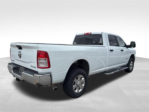 2024 RAM 3500 Big Horn Crew Cab 4x4 8' Box