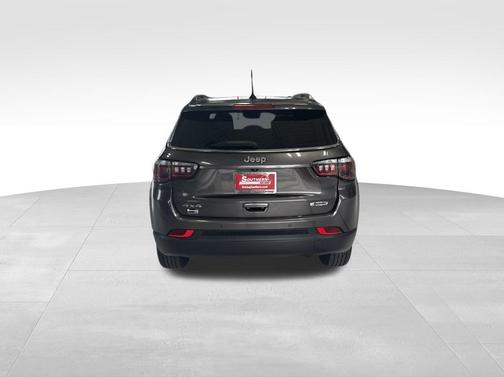 Granite Crystal Metallic Clearcoat 2018 Jeep Compass Latitude