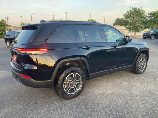 Diamond Black Crystal Pearlcoat 2024 Jeep Grand Cherokee 4xe Trailhawk