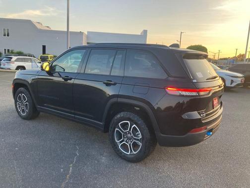 Diamond Black Crystal Pearlcoat 2024 Jeep Grand Cherokee 4xe Trailhawk