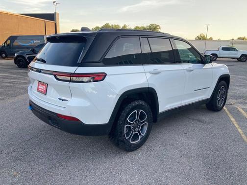 Bright White Clearcoat 2024 Jeep Grand Cherokee 4xe Trailhawk