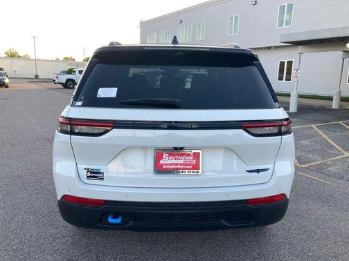 Bright White Clearcoat 2024 Jeep Grand Cherokee 4xe Trailhawk