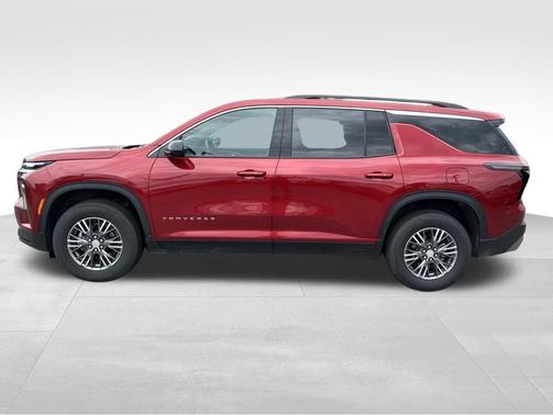 Radiant Red Tintcoat 2026 Chevrolet Traverse LT