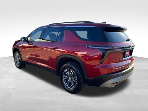 Radiant Red Tintcoat 2026 Chevrolet Traverse LT