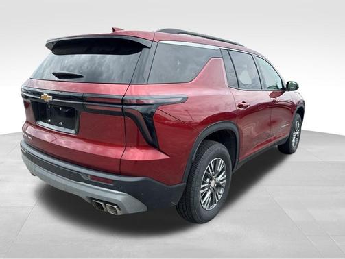 Radiant Red Tintcoat 2026 Chevrolet Traverse LT