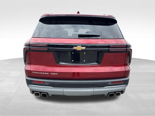 Radiant Red Tintcoat 2026 Chevrolet Traverse LT