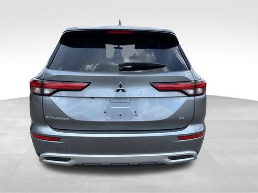 Alloy Silver Metallic 2024 Mitsubishi Outlander SE