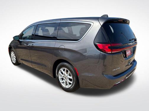 Granite Crystal Metallic Clearcoat 2023 Chrysler Pacifica Touring L