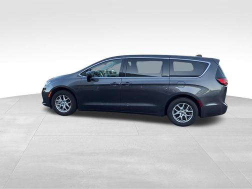 Granite Crystal Metallic Clearcoat 2023 Chrysler Pacifica Touring L