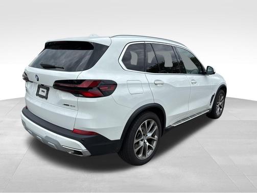 Alpine White 2026 BMW X5 xDrive40i