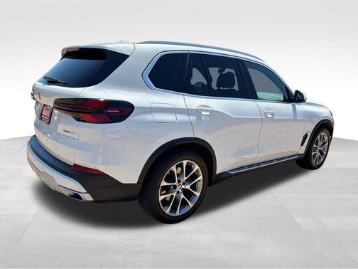Alpine White 2026 BMW X5 xDrive40i
