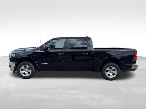 Diamond Black Crystal Pearlcoat 2025 RAM 1500 Big Horn/Lone Star