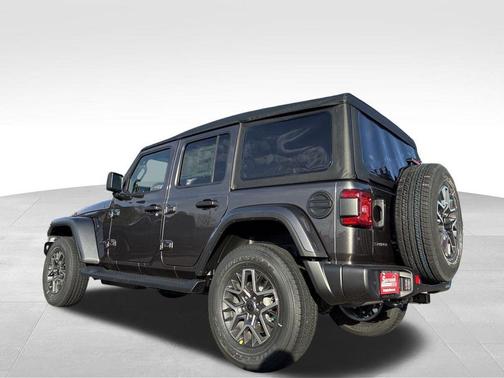 2026 Jeep Wrangler 4-Door Sahara 4x4