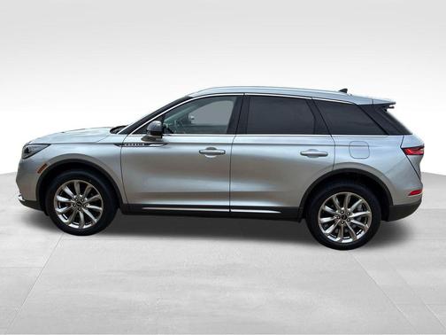 Silver Radiance Metallic Clearcoat 2022 Lincoln Corsair Standard