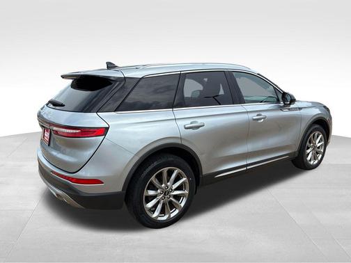 Silver Radiance Metallic Clearcoat 2022 Lincoln Corsair Standard