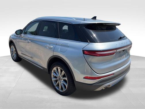 Silver Radiance Metallic Clearcoat 2022 Lincoln Corsair Standard