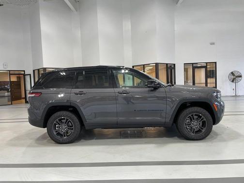 Baltic Gray Metallic Clearcoat 2024 Jeep Grand Cherokee 4xe Trailhawk