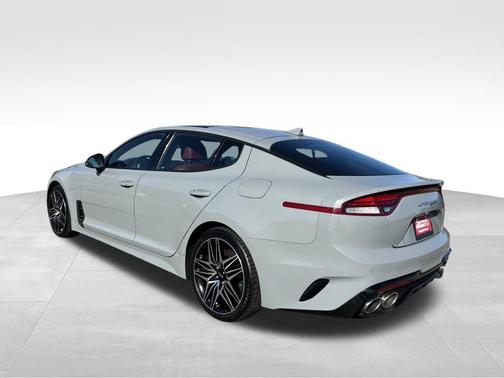 2022 Kia Stinger GT1