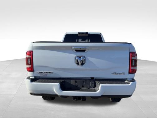 2020 RAM 2500 Laramie Crew Cab 4X4 8' Box