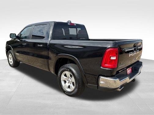 Diamond Black Crystal Pearlcoat 2025 RAM 1500 Big Horn/Lone Star