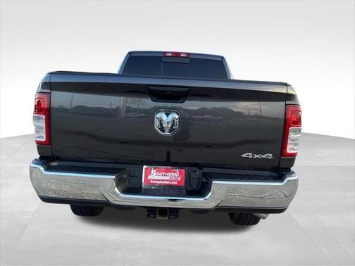 2021 RAM 2500 Tradesman Crew Cab 4x4 6'4' Box