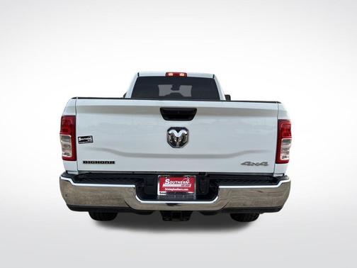Bright White Clearcoat 2024 RAM 3500 Big Horn Crew Cab 4x4 8' Box